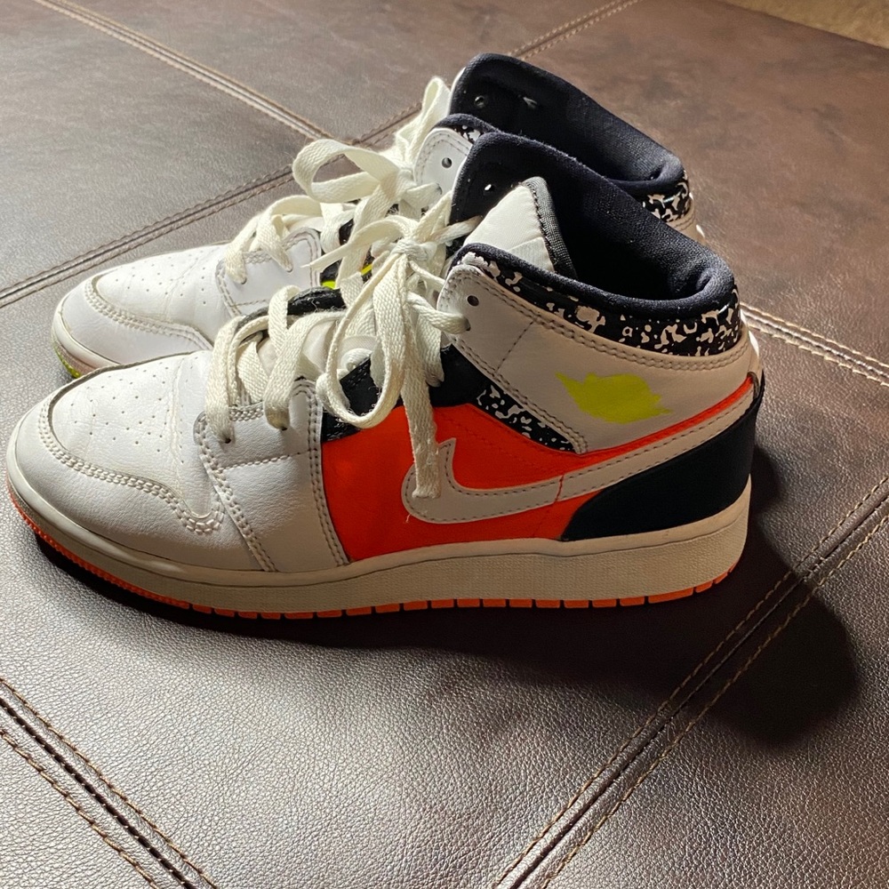 Sneakers